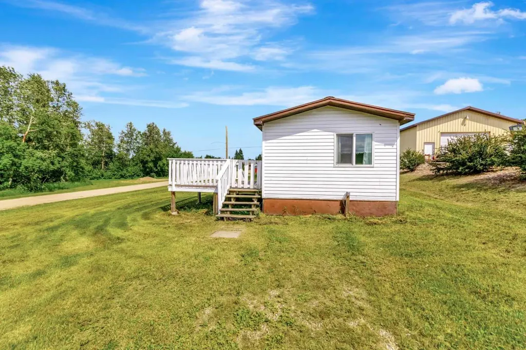 301 8 Avenue Paradise Hill SK S0M 2G0