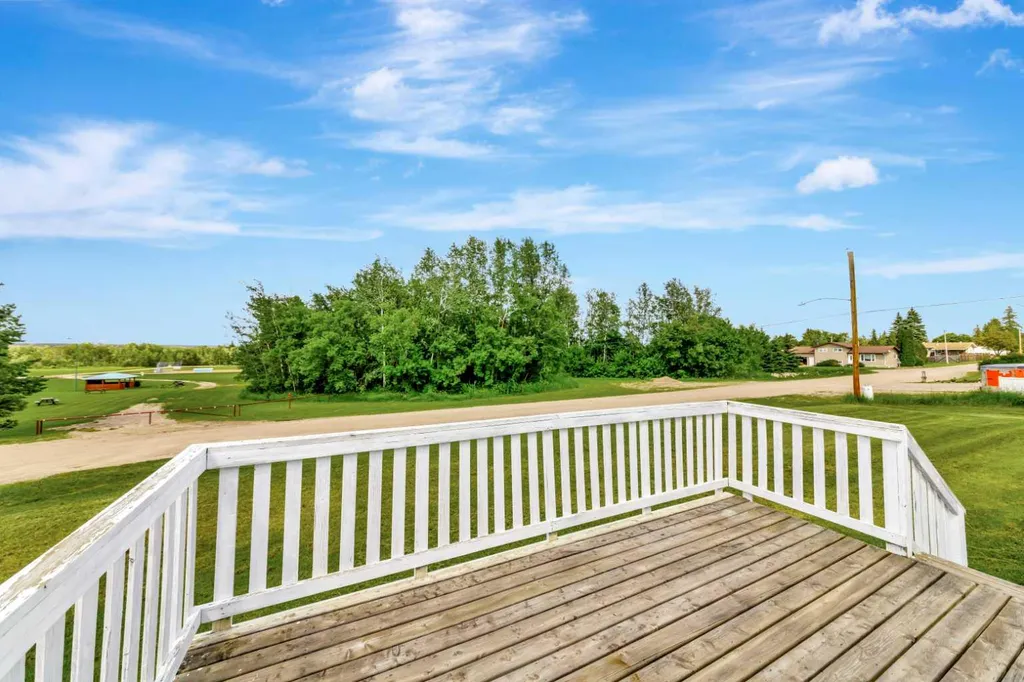 301 8 Avenue Paradise Hill SK S0M 2G0