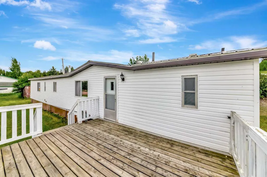 301 8 Avenue Paradise Hill SK S0M 2G0