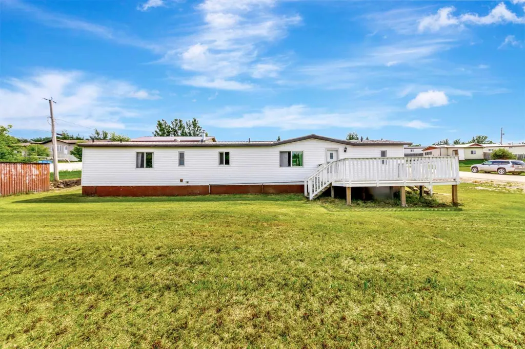 301 8 Avenue Paradise Hill SK S0M 2G0