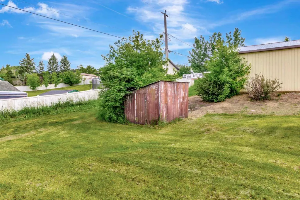 301 8 Avenue Paradise Hill SK S0M 2G0