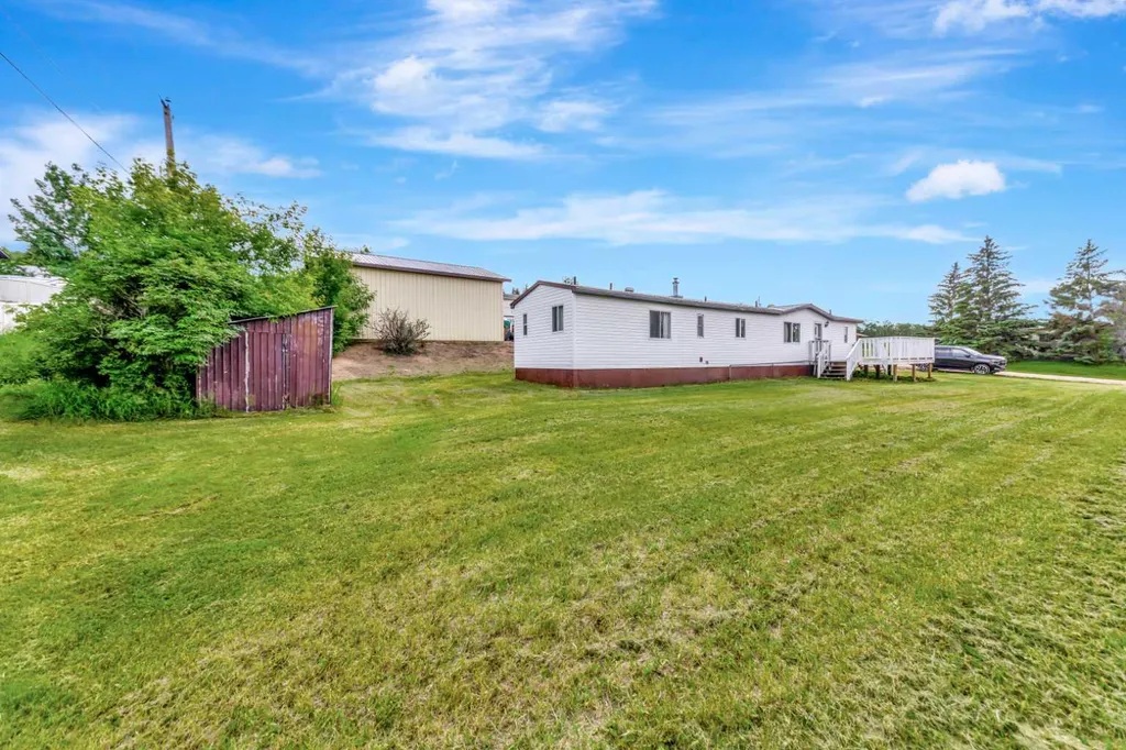 301 8 Avenue Paradise Hill SK S0M 2G0
