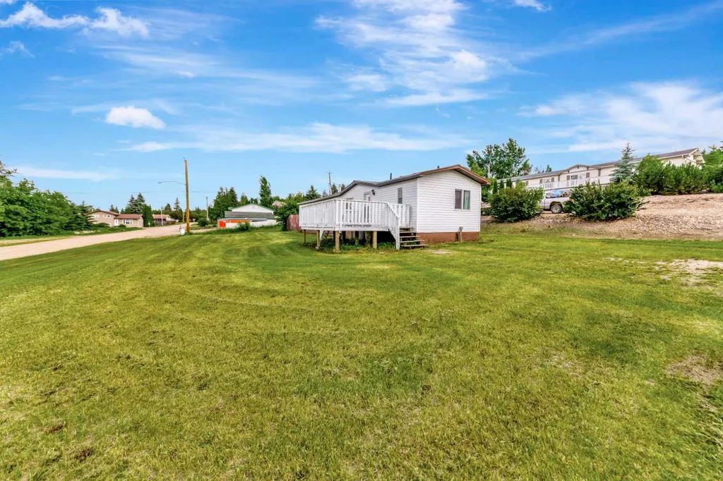 301 8 Avenue Paradise Hill SK S0M 2G0