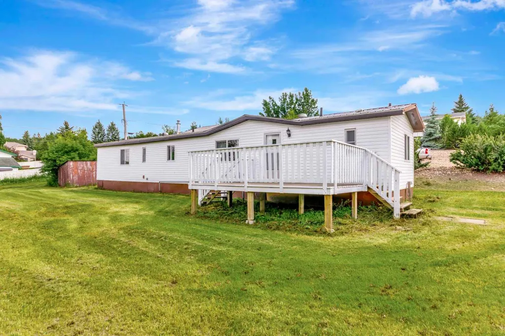 301 8 Avenue Paradise Hill SK S0M 2G0