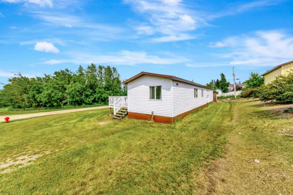301 8 Avenue Paradise Hill SK S0M 2G0