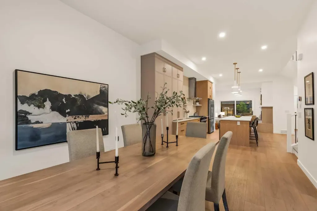 8916 33 Avenue NW Calgary AB T3B 1M6