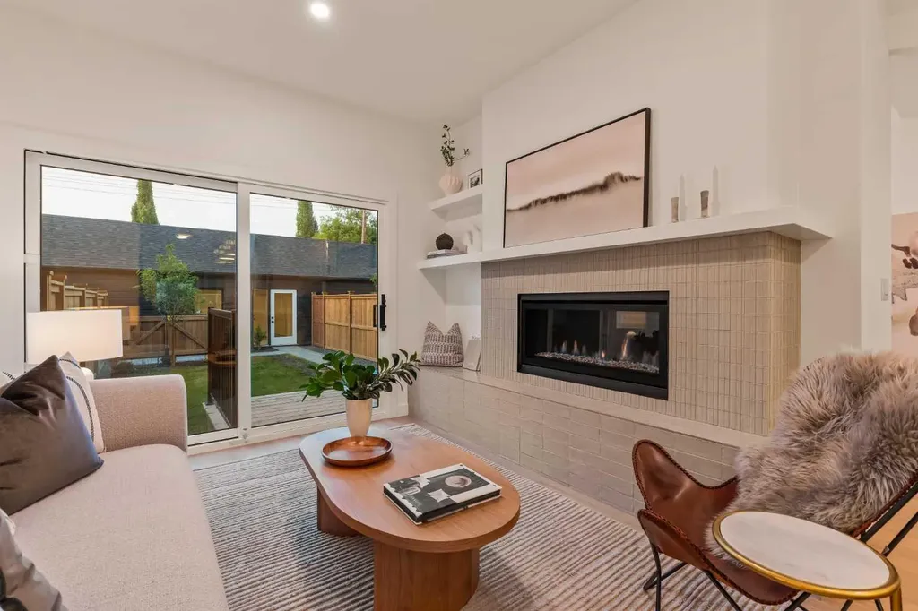 8916 33 Avenue NW Calgary AB T3B 1M6