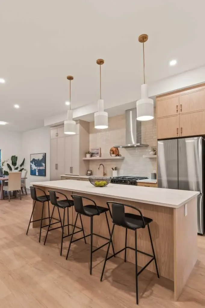 8916 33 Avenue NW Calgary AB T3B 1M6