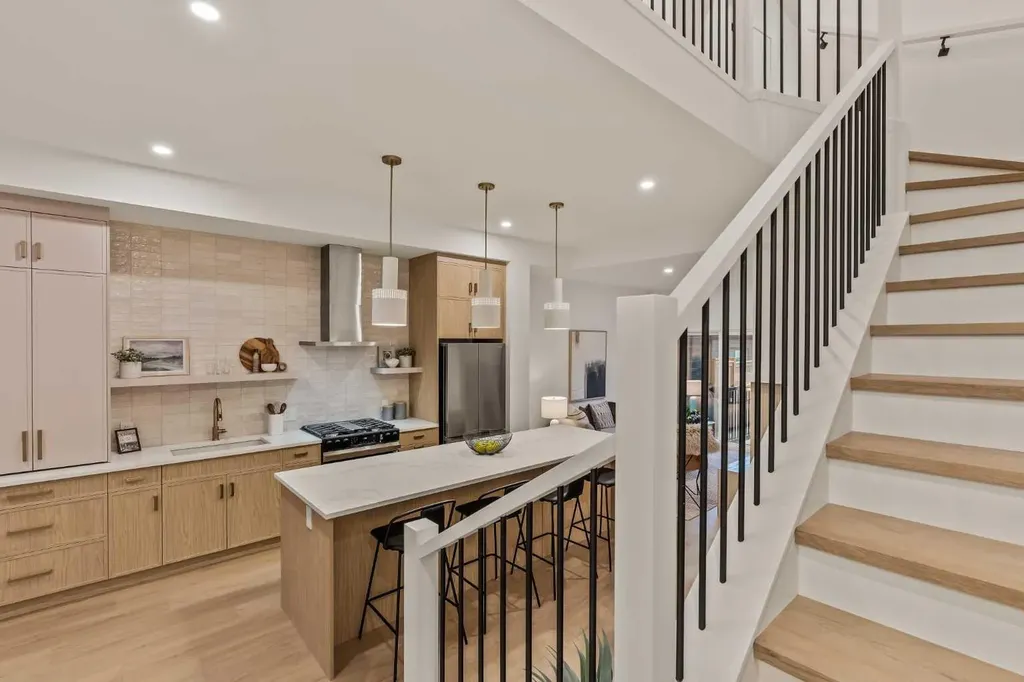 8916 33 Avenue NW Calgary AB T3B 1M6