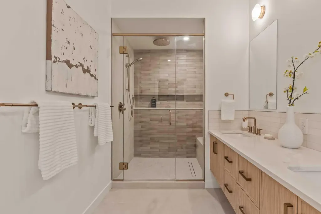 8916 33 Avenue NW Calgary AB T3B 1M6
