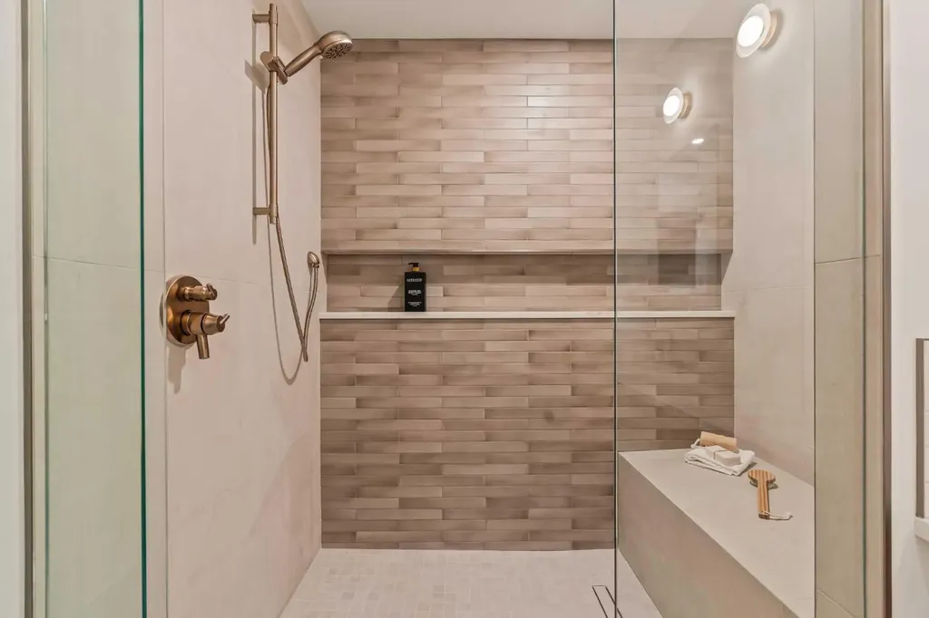 8916 33 Avenue NW Calgary AB T3B 1M6