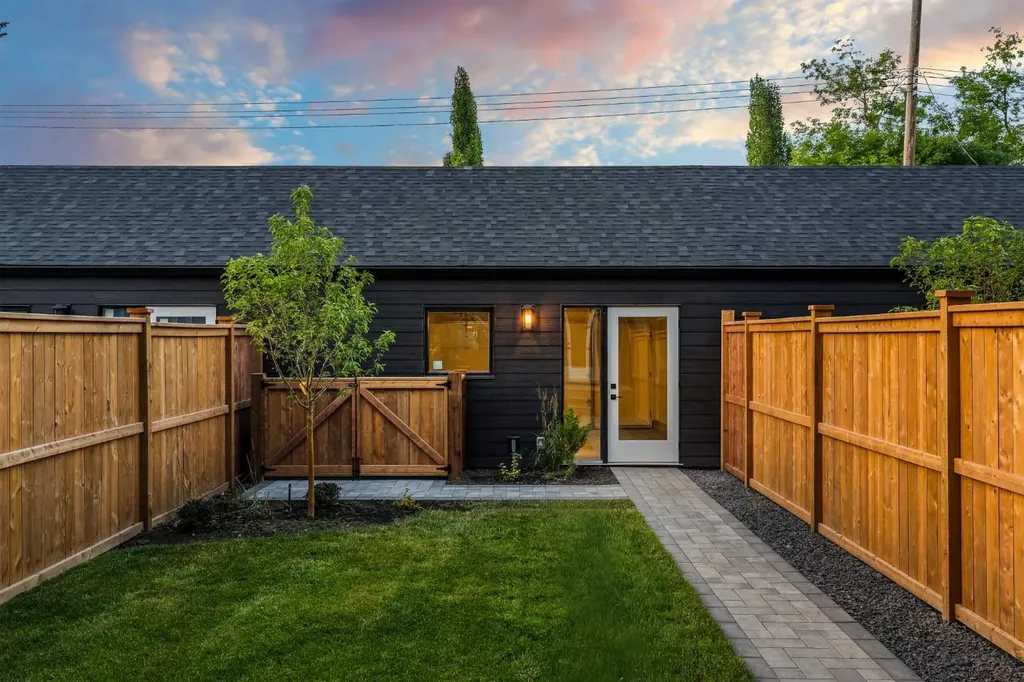 8916 33 Avenue NW Calgary AB T3B 1M6