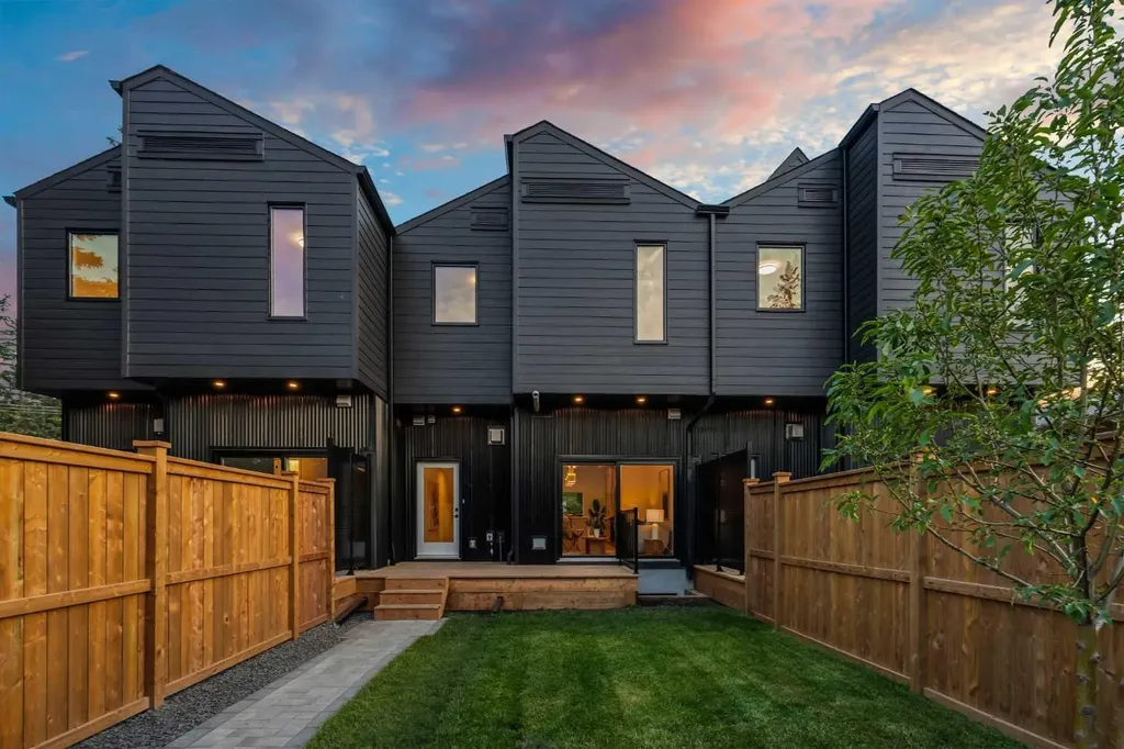 8916 33 Avenue NW Calgary AB T3B 1M6
