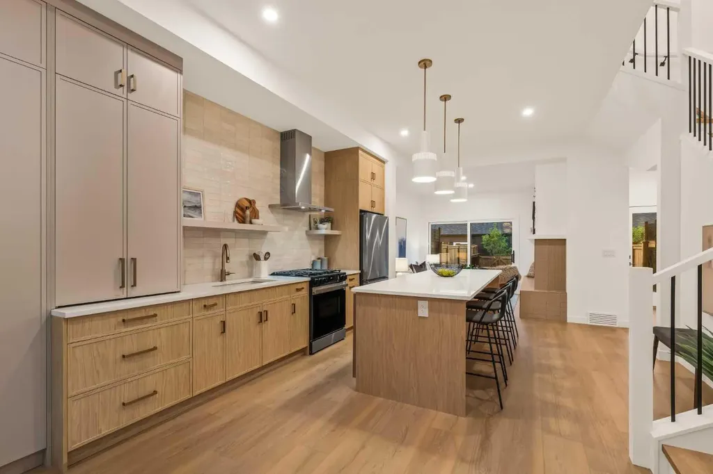 8916 33 Avenue NW Calgary AB T3B 1M6
