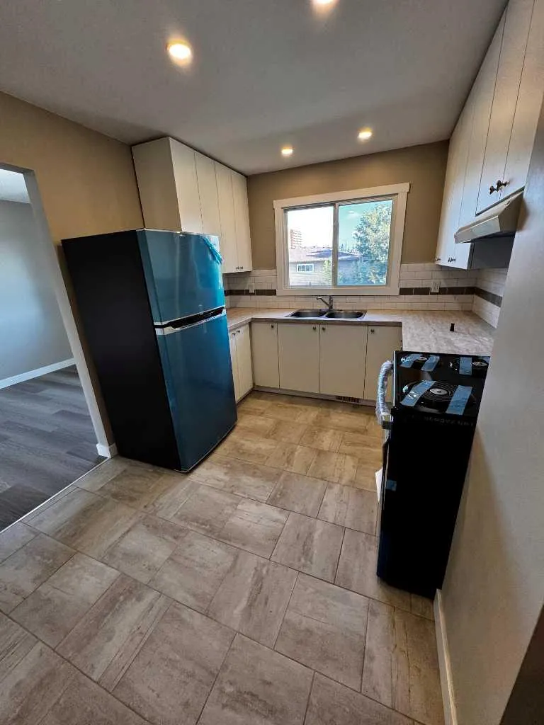 3429 19 Avenue SE Calgary AB t2b 0a6