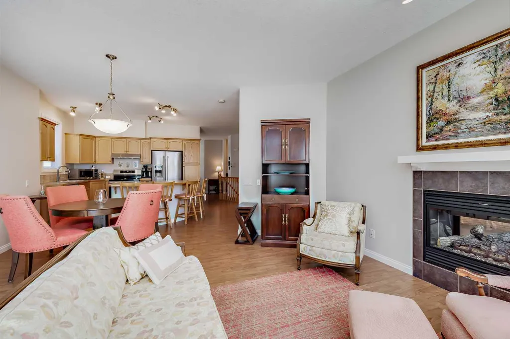 66 Royal Manor NW Calgary AB T3G 5T6