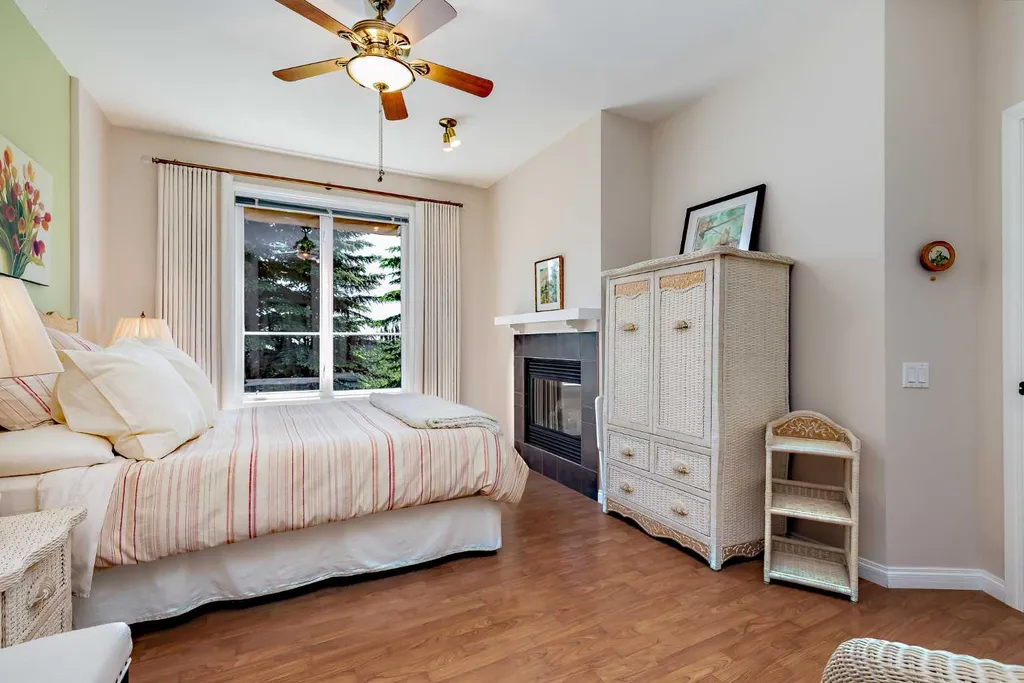 66 Royal Manor NW Calgary AB T3G 5T6