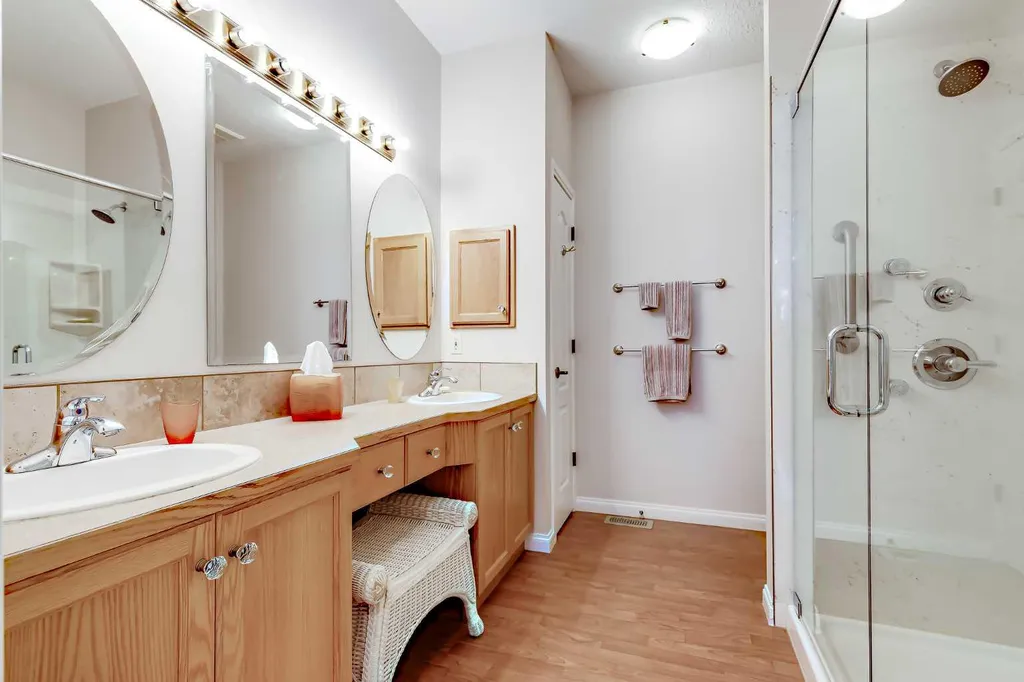66 Royal Manor NW Calgary AB T3G 5T6
