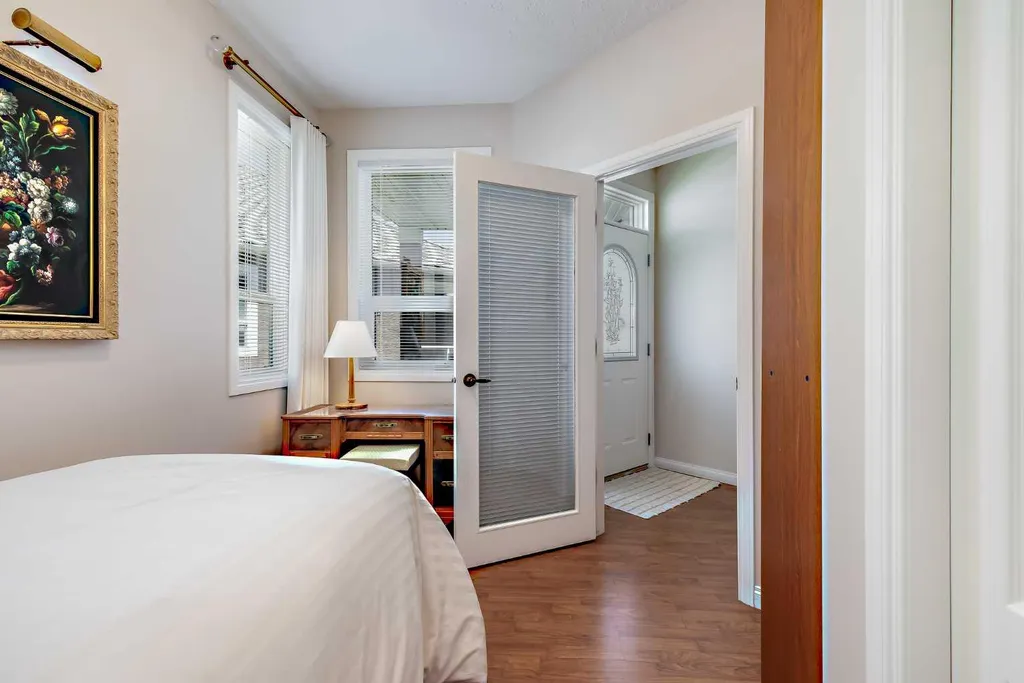 66 Royal Manor NW Calgary AB T3G 5T6
