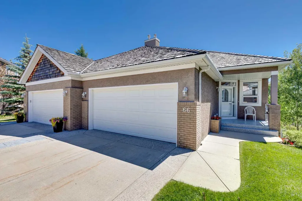 66 Royal Manor NW Calgary AB T3G 5T6