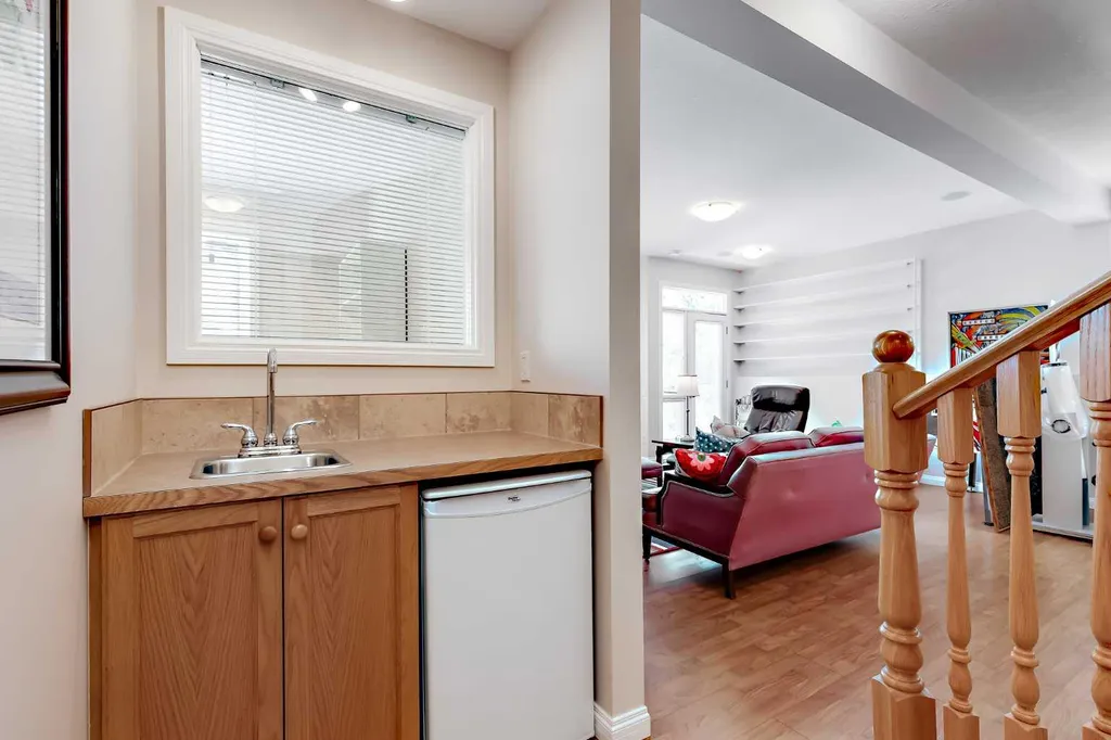 66 Royal Manor NW Calgary AB T3G 5T6