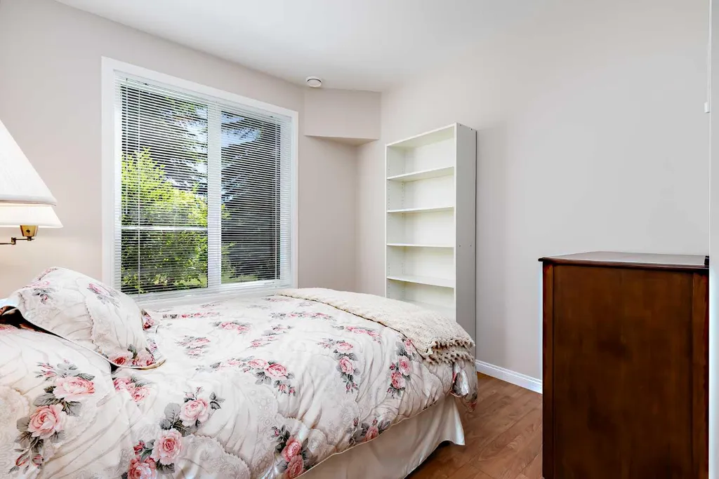 66 Royal Manor NW Calgary AB T3G 5T6