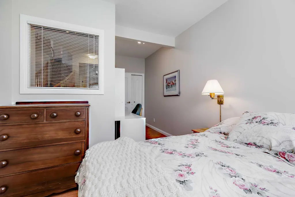 66 Royal Manor NW Calgary AB T3G 5T6