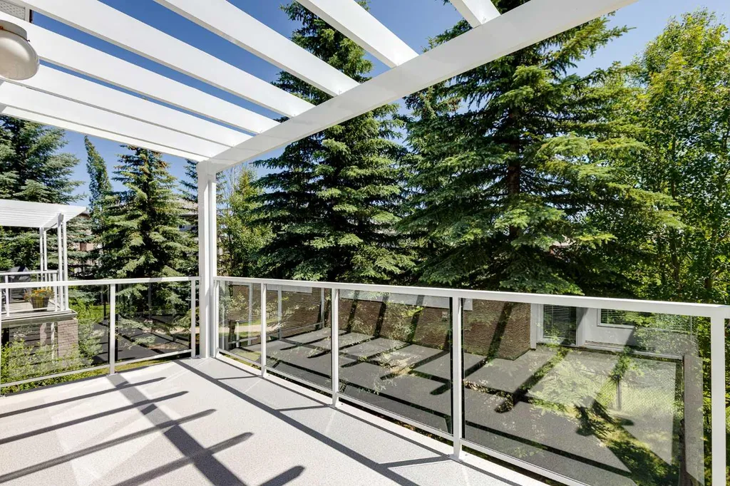 66 Royal Manor NW Calgary AB T3G 5T6