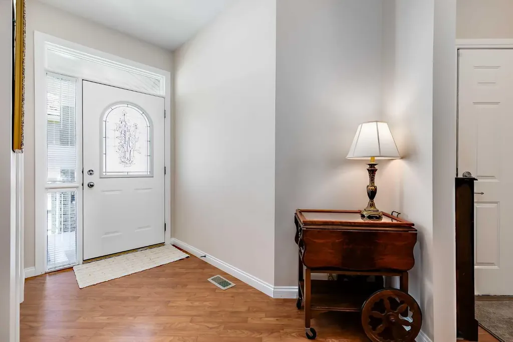 66 Royal Manor NW Calgary AB T3G 5T6