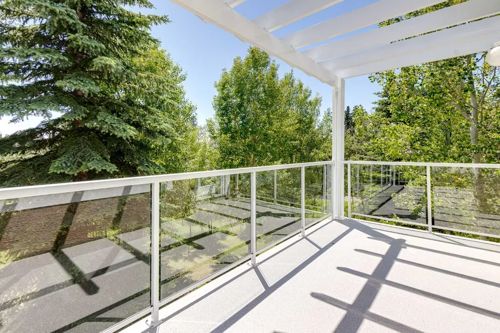 66 Royal Manor NW Calgary AB T3G 5T6