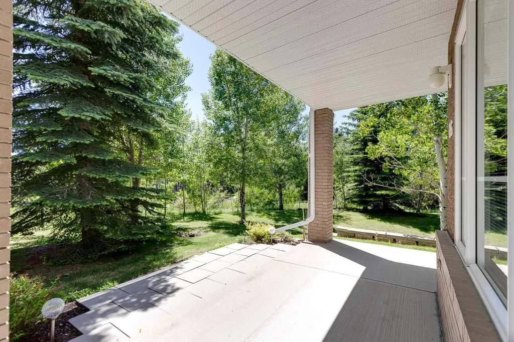 66 Royal Manor NW Calgary AB T3G 5T6