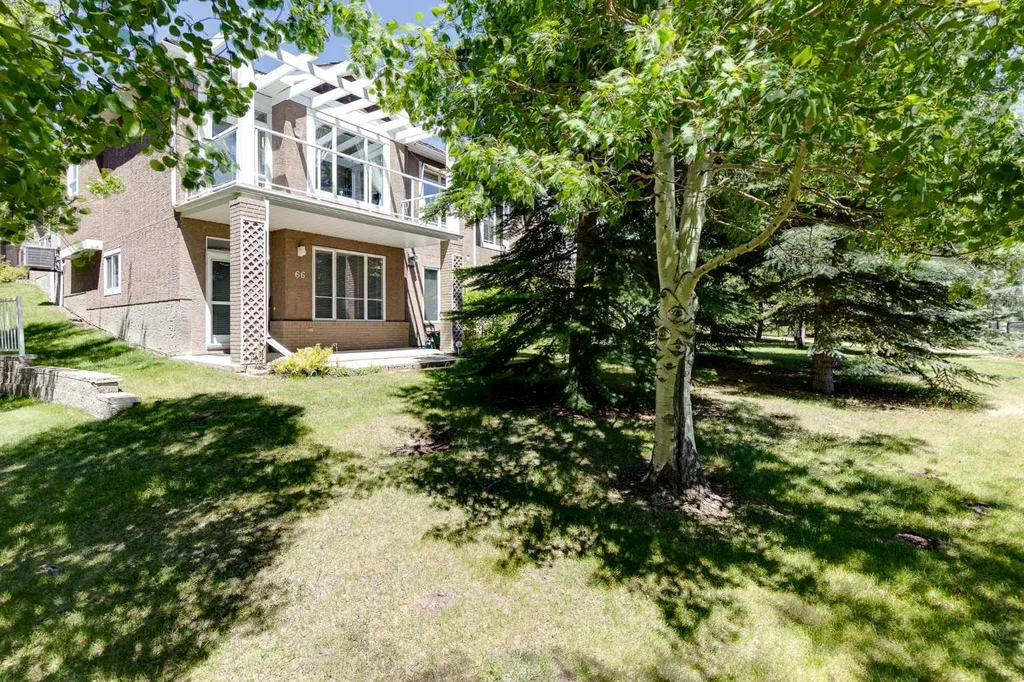 66 Royal Manor NW Calgary AB T3G 5T6