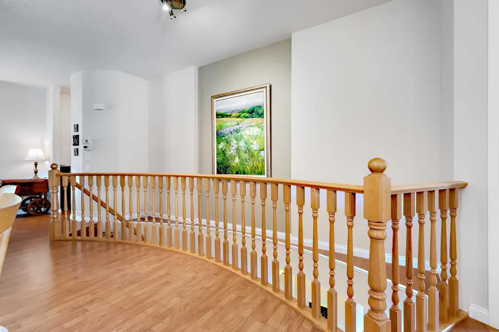 66 Royal Manor NW Calgary AB T3G 5T6