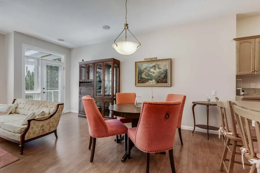 66 Royal Manor NW Calgary AB T3G 5T6