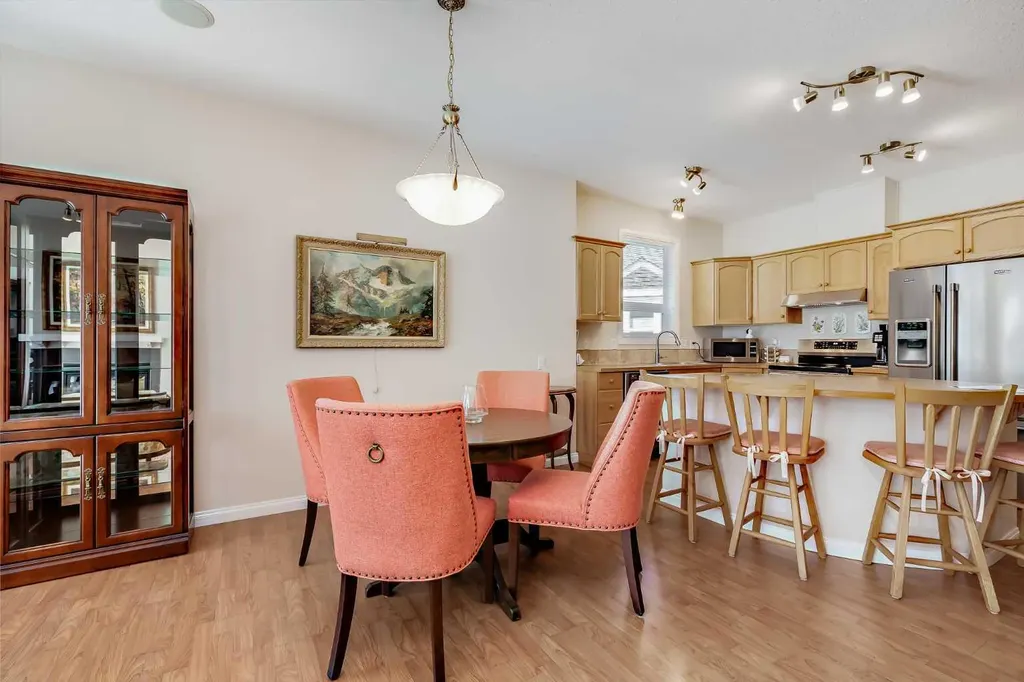 66 Royal Manor NW Calgary AB T3G 5T6