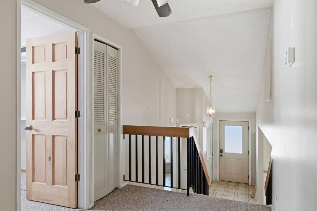 39 Woodglen Way SW Calgary AB T2W 4W8
