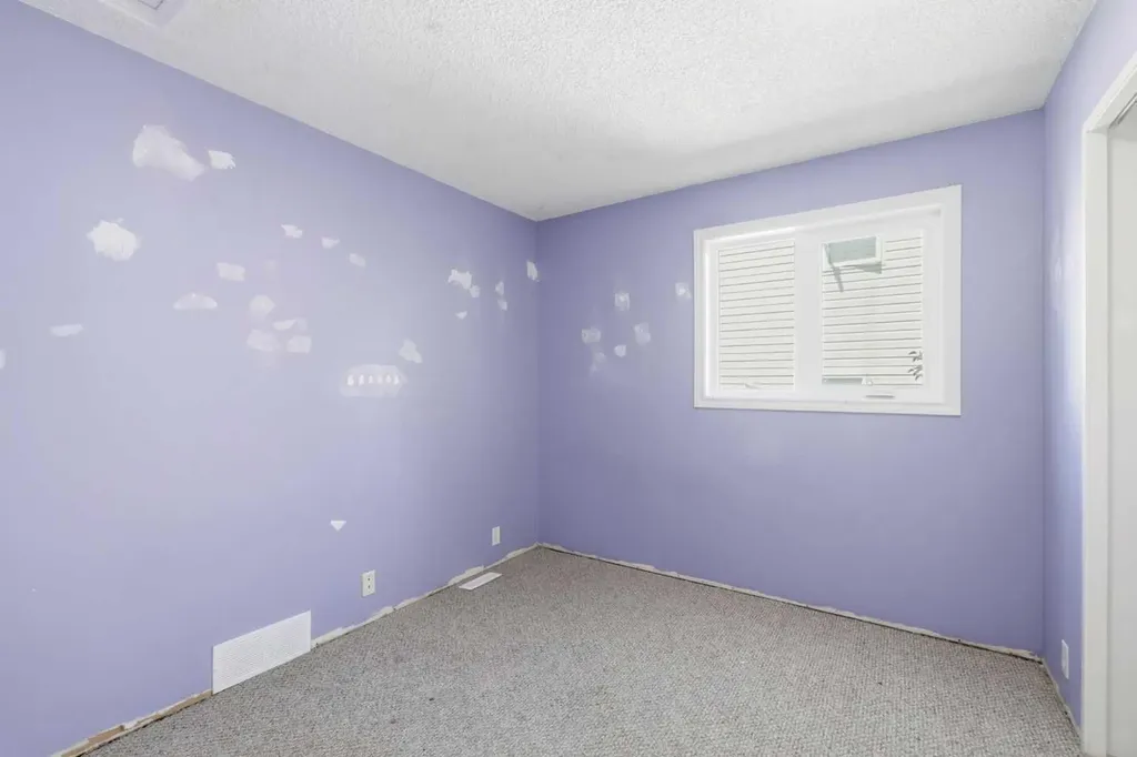 39 Woodglen Way SW Calgary AB T2W 4W8