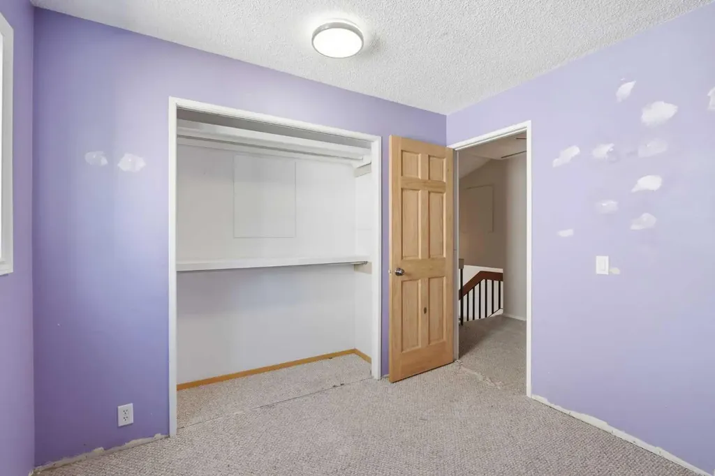 39 Woodglen Way SW Calgary AB T2W 4W8