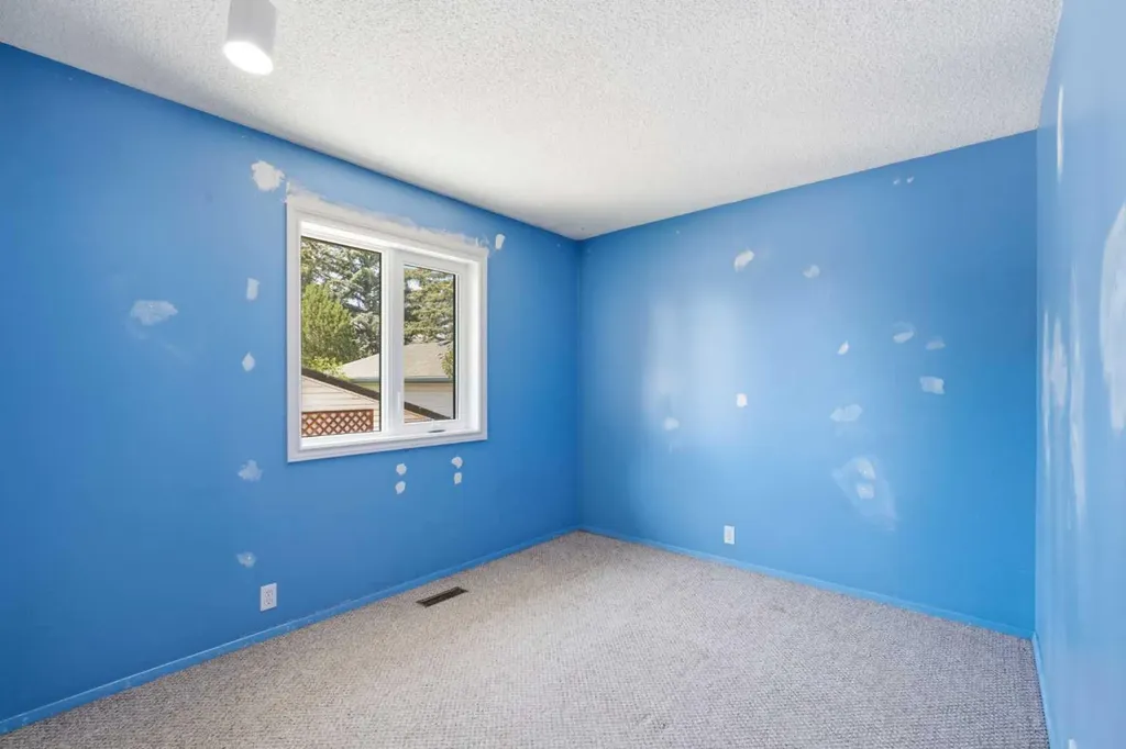 39 Woodglen Way SW Calgary AB T2W 4W8