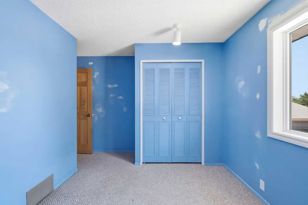 39 Woodglen Way SW Calgary AB T2W 4W8