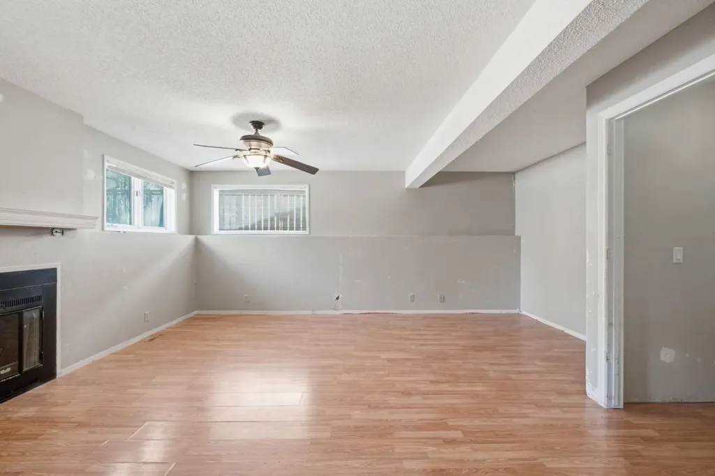 39 Woodglen Way SW Calgary AB T2W 4W8