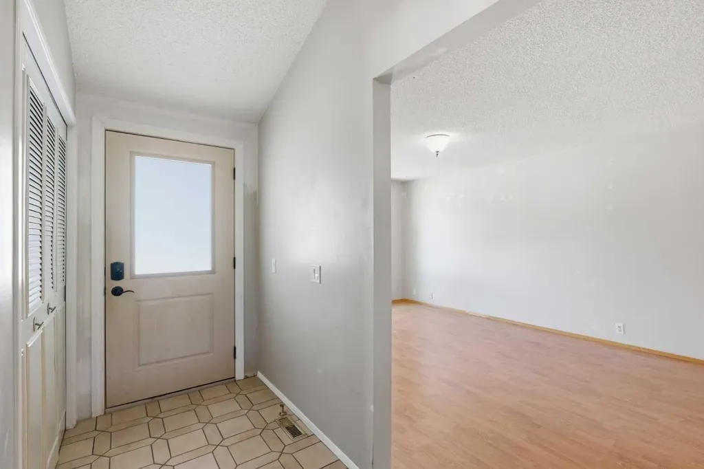 39 Woodglen Way SW Calgary AB T2W 4W8