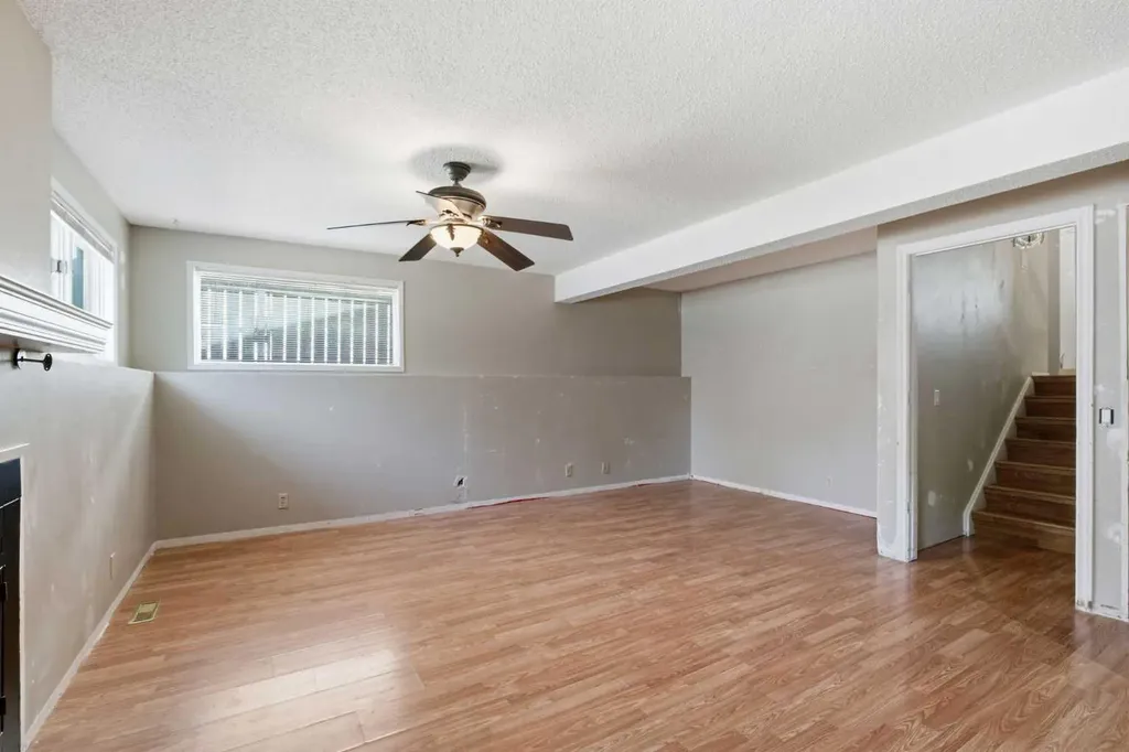 39 Woodglen Way SW Calgary AB T2W 4W8