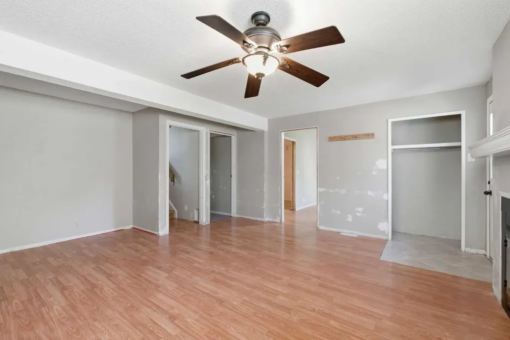 39 Woodglen Way SW Calgary AB T2W 4W8
