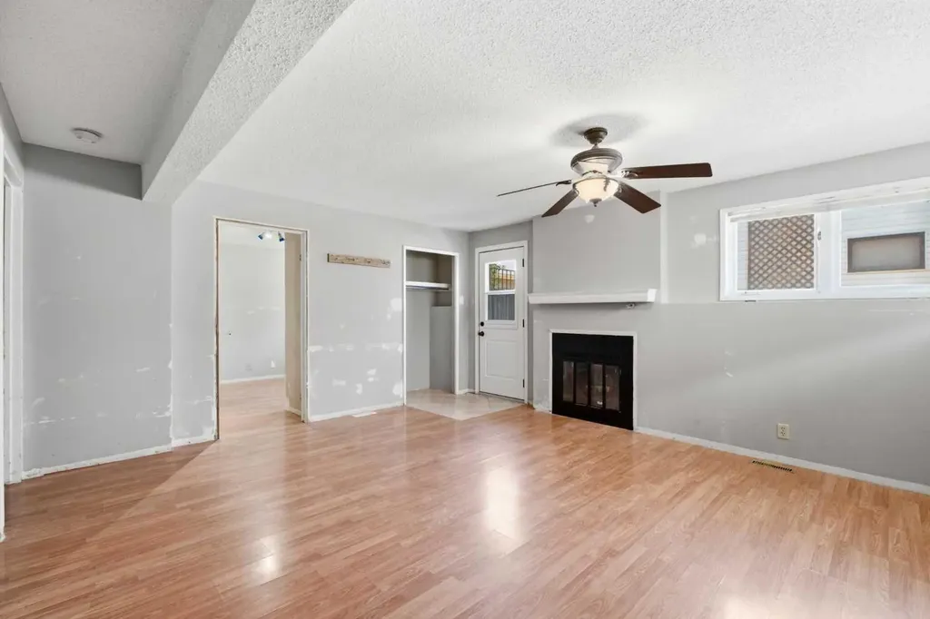 39 Woodglen Way SW Calgary AB T2W 4W8
