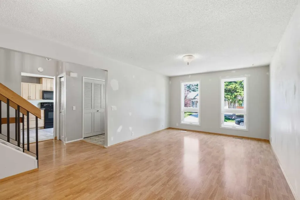 39 Woodglen Way SW Calgary AB T2W 4W8