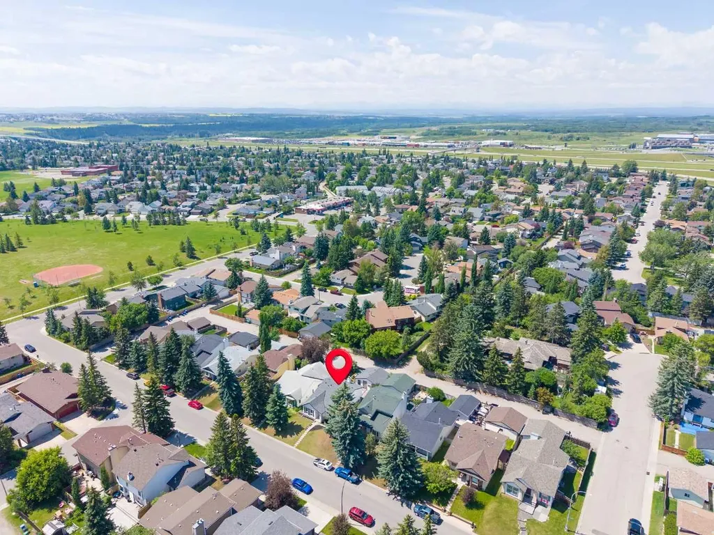 39 Woodglen Way SW Calgary AB T2W 4W8