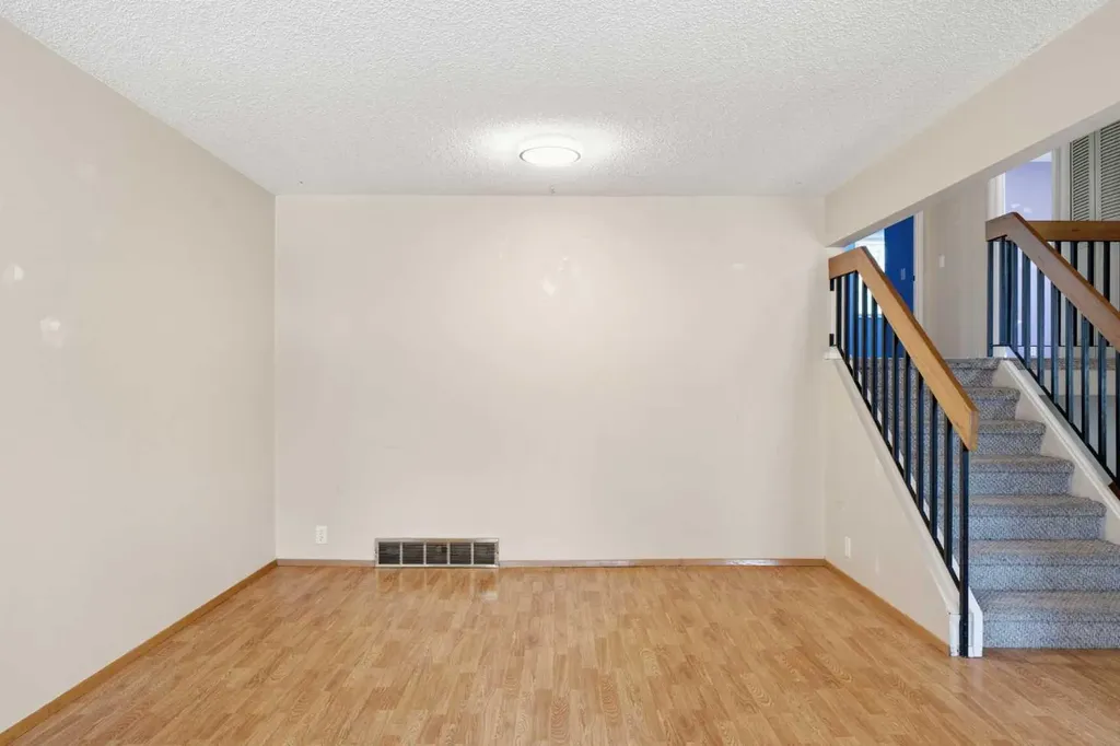 39 Woodglen Way SW Calgary AB T2W 4W8