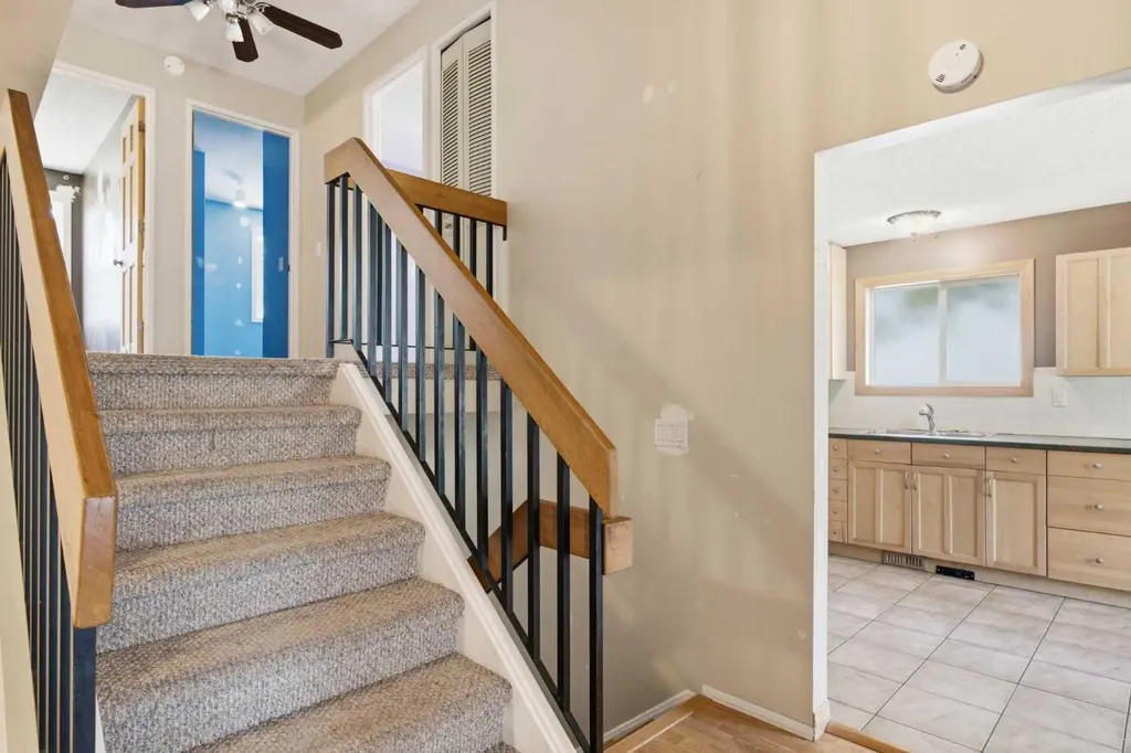 39 Woodglen Way SW Calgary AB T2W 4W8