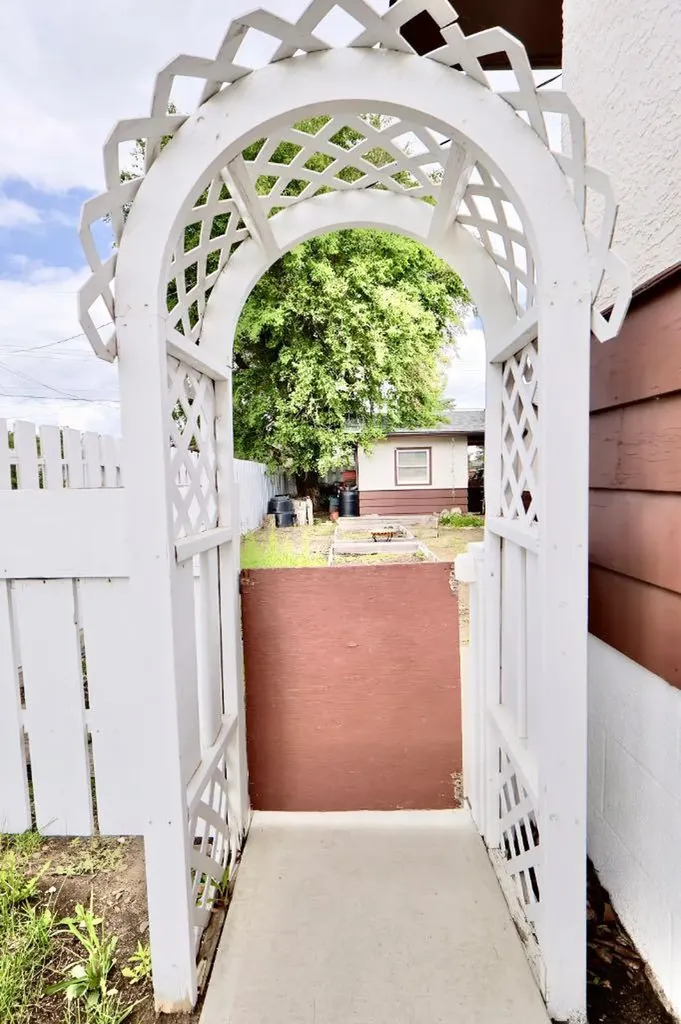 422 3 Avenue E Oyen AB T0J2J0